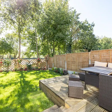 Guestready - A Haven By The River-3